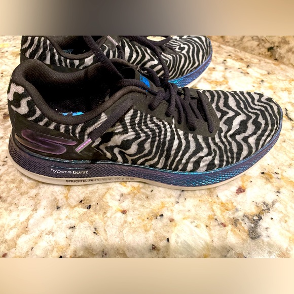 Sketchers Hyper Burst Running Shoe 🏃‍♀️ - Picture 1 of 6